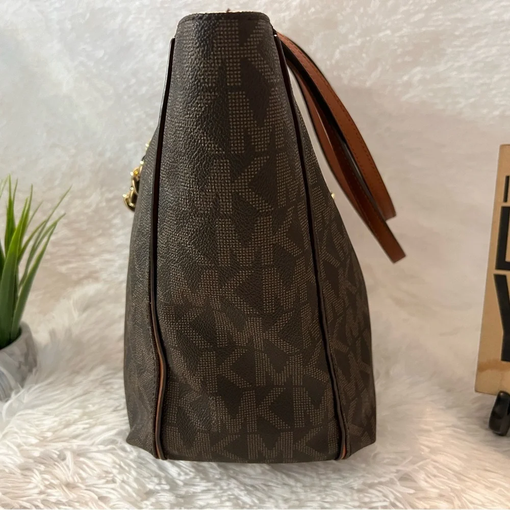 Michael Kors large Harper East West Signature Tote Handbag - LIKE NEW!